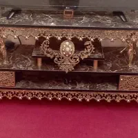 وسایل برنجی یا برنزی ساعت میز بوفه قندان اینه