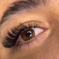 نیازمند مدل رایگان جهت کاشت مژه