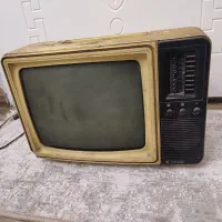 تلوزیون قدیمی جهت دکور  روشن‌نمیشه