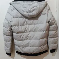 کاپشن|لباس|آبیک, |دیوار