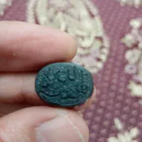 عقیق یمن اصل با حکاکی جزع سیاه و سرخ ابدار درجه1