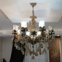 لوستر ۸ شاخه برنزی شرکتی و میز فرشته برنزی