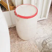 دبه بزرگ دربم داره|ظروف نگهدارنده، پلاستیکی، یکبارمصرف|تهران, تهرانپارس غربی|دیوار