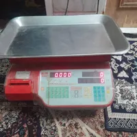 ترازو ۳۰۰کیلویی محک و ترازو ۵۰کیلو|فروشگاه و مغازه|یزد, |دیوار