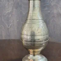 اتو زغالی و گلاب پاش و گلدان و پیه سوز و شعمدان...