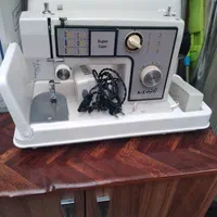 چرخ خیاطی ژانومه سفید سالم در حد نو