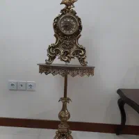 ساعت و میز برنجی