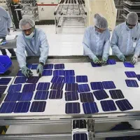 استخدام نیرو برای تولید پانل خورشیدی