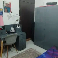 تخت وکتابخانهو میزتحریر