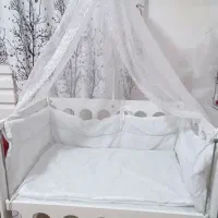 تخت کنار مادر