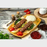 خانم ظرفشور و خانم سالن کار