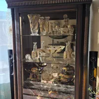 بوفه چوبی ستون دار بزرگ