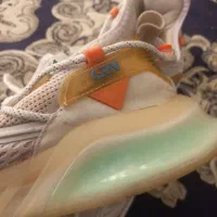 کفش|کیف، کفش، کمربند|صحنه, |دیوار