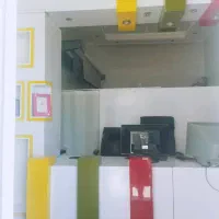 فروش پیشخوان و ویترین و تعدادی کمد