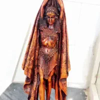 قلیون ومجسمه چوبی