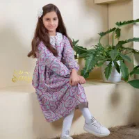لباس دخترانه|کفش و لباس بچه|قم, چهل درخت‎|دیوار