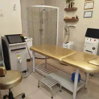 اپراتور لیزر خانم