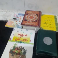 قران کریم با معناو تعدادی کتاب در حد نو|کتاب و مجله مذهبی|کرمانشاه, |دیوار