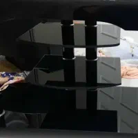 تلویزیون صاایران و میز تلویزیون شیشه ی در حد نو|تلویزیون و پروژکتور|بندرعباس, |دیوار