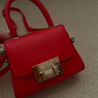 کیف|کیف، کفش، کمربند|اندیشه, اندیشه فاز ۱|دیوار