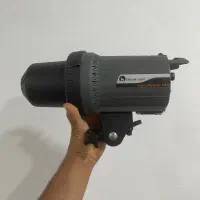 دو عدد فلش استودیویی