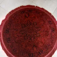 فرش گرد قرمز لاکی