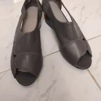 صندل چرم پیشرو