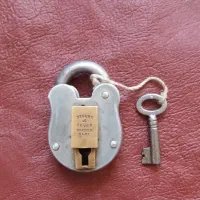 قفل قدیمی|کلکسیون اشیاء عتیقه|شهرکرد, |دیوار