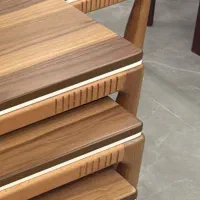 نجار ماهر چوب