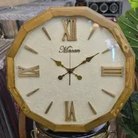 ساعت دیواری چند ضلعی طبیعی چوبی (شیشه دار)