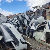 لوازم بدنه دست دوم اتومبیل ایرانی و خارجی|قطعات یدکی و لوازم جانبی|خمینی‌شهر, |دیوار