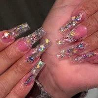 خدمات و اموزش کاشت ناخن مژه بافت مو