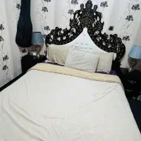 تخت خواب دو نفره به همراه پاتختی میز ارایش دراور