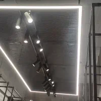 کارگر و نفر جهت انجام برقکاری