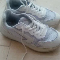 کفش سفید سایز 36. 300. کتونی سفید سایز 39 400.