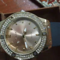 جعبه ی ساعتی زنانه والار