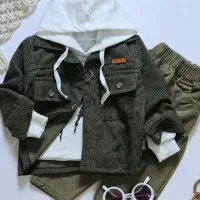 پوشاک بچگانه اهدا میشود