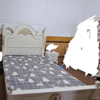 تخت دونفره و پاتختی