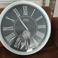 ساعت دیواری در حد نو