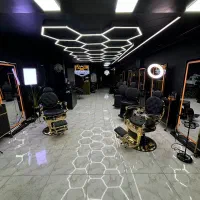 آرایشگر ماهر آقا با شرایط عالی