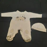 تعدادی لباس بچه