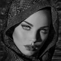 طراحی چهره سیاه قلم و مدادرنگی