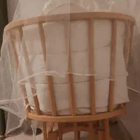 گهواره چوبی خارجی برندisiz و آویز موزیکال|تخت و صندلی بچه|تهران, کوی بیمه|دیوار