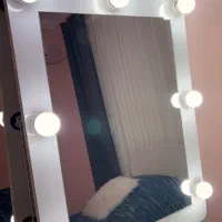 آینه با نور LED