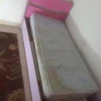 تخت خواب ۲×۱ و میز تحریر