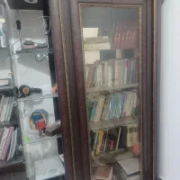 فروش یه بوفه با روکش چرم و یک کتابخانه در حد نوک