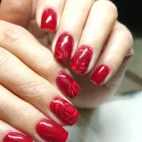خدمات کاشت ناخن و آموزش