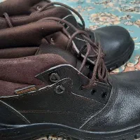 کفش کار پنجه آهنی