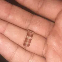 سنگ زیبا سوراخی|کلکسیون اشیاء عتیقه|زاهدان, |دیوار