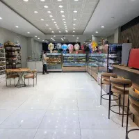 ۸۳۵ متر تجاری همکف و زیرزمین زیرقیمت منطقه .